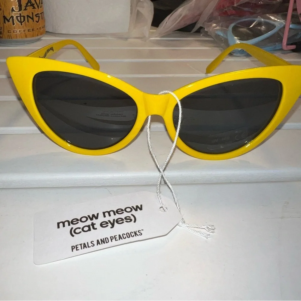 PETALS AND PEACOCKS Meow Meow Cat Eyes Yellow Sunglasses UV 400 Protection Retro - Picture 6 of 6